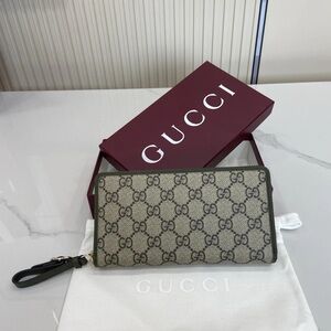 Gucci GG Emblem wallet